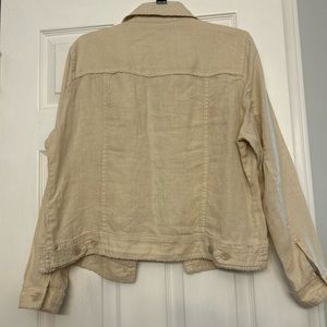 Lightweight spring jacket with frayed seams, button front and a tailored collar.